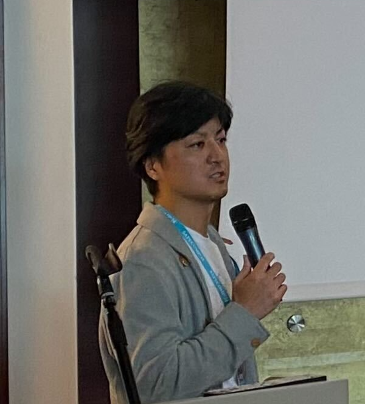 Portrait of Yutaka Matsubara speaking at a lecture